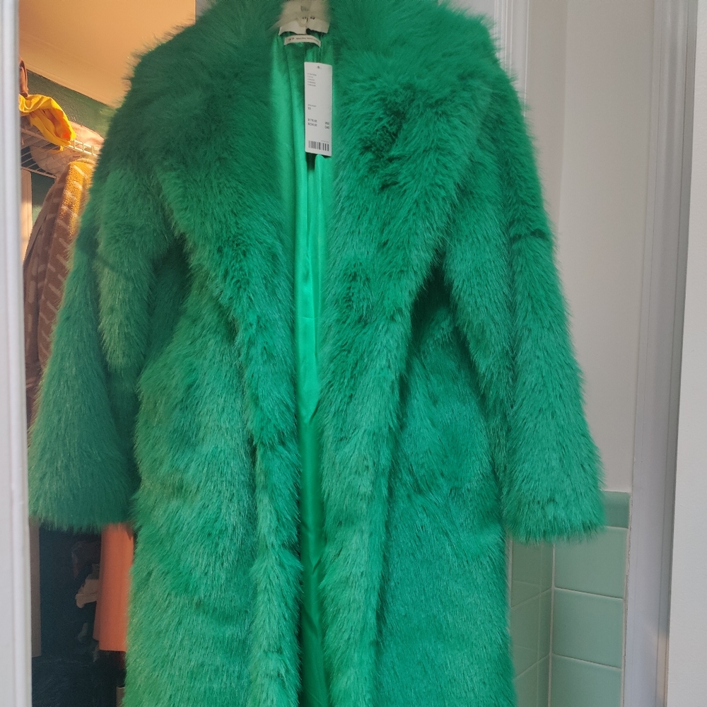 UO green 💚🍏 Grinch statement jacket 💚🍏 XS